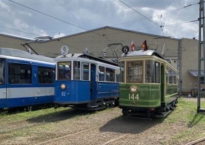 Anfang Juni sind die beiden Wagen anlässlich der Saisoneröffnung der historischen Straßenbahnlinie 0 zusammen durch Krakau gefahren und haben so die Freundschaft gekrönt.