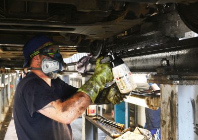 Mit Hochdruck zurück auf die Schiene: Auch in der Werkstatt laufen die Arbeiten auf Hochtouren.