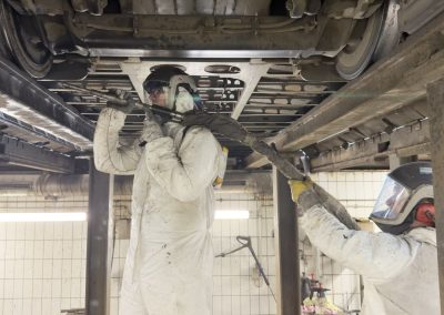 Mit Hochdruck zurück auf die Schiene: Auch in der Werkstatt laufen die Arbeiten auf Hochtouren.