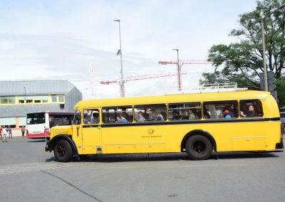 Ein Hingucker: Der historische Reisebus bietet Platz für bis zu 32 Personen.