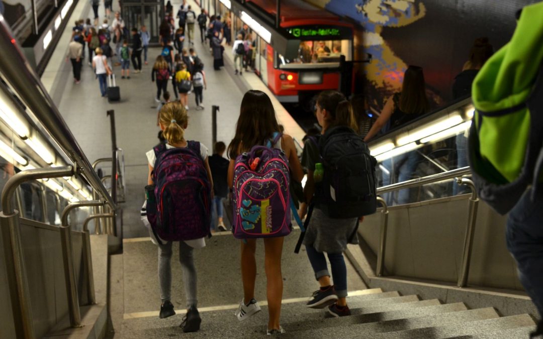 Schulstart im Blick: Jetzt Fahrkarte für das neue Schuljahr sichern