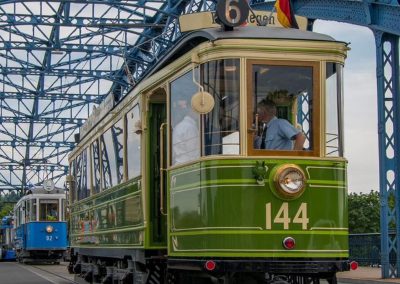 Beide Zeppelinwagen auf der Piułsudski-Brücke. Bild: K. Prądzynski
