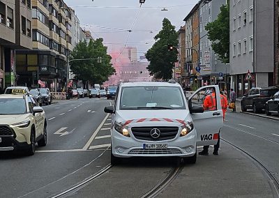Fanmarsch zum Clubjubiläum: Das Team Sonderverkehrs und Baumaßnahmen ist vor Ort.