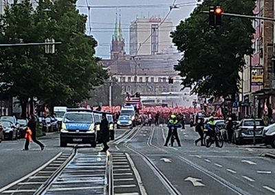 Fanmarsch zum Clubjubiläum: Von der Lorenzkirche durch die Südstadt zum Max-Morlock-Stadion.