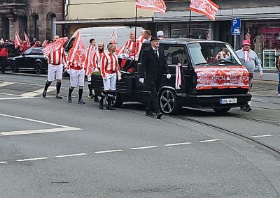 Fanmarsch zum Clubjubiläum: Mit dabei ist Ehrensache.