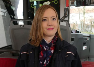 Frauen bei der VAG - U-Bahn- und Busfahrerin Ronja in einem eBus